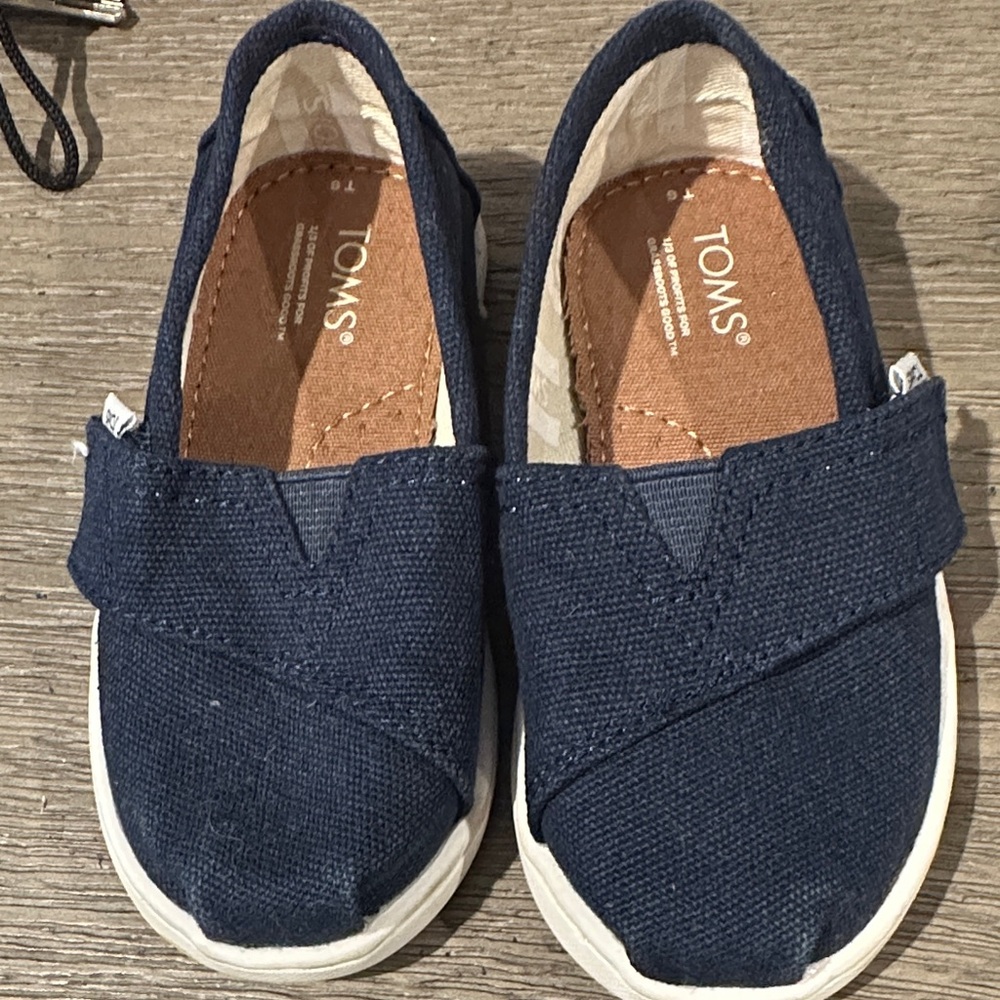 TOMS toddler Dark Blue Canvas Sneakers